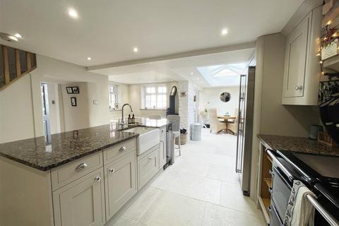 5 bedroom detached house for sale, Station View, Scarborough YO12