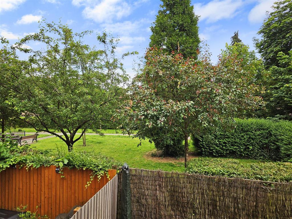 Lychgate Gardens