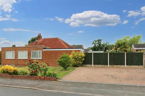 2 bedroom bungalow for sale, Dewsbury Drive, Penn,