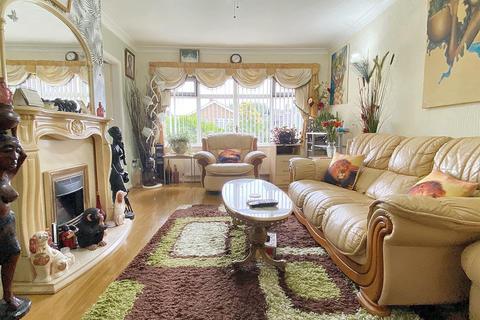 2 bedroom bungalow for sale, Dewsbury Drive, Penn,