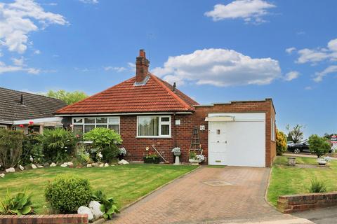 2 bedroom bungalow for sale, Dewsbury Drive, Penn,