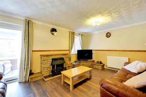 4 bedroom semi-detached house for sale, Harpole Walk, Arnold, Nottingham