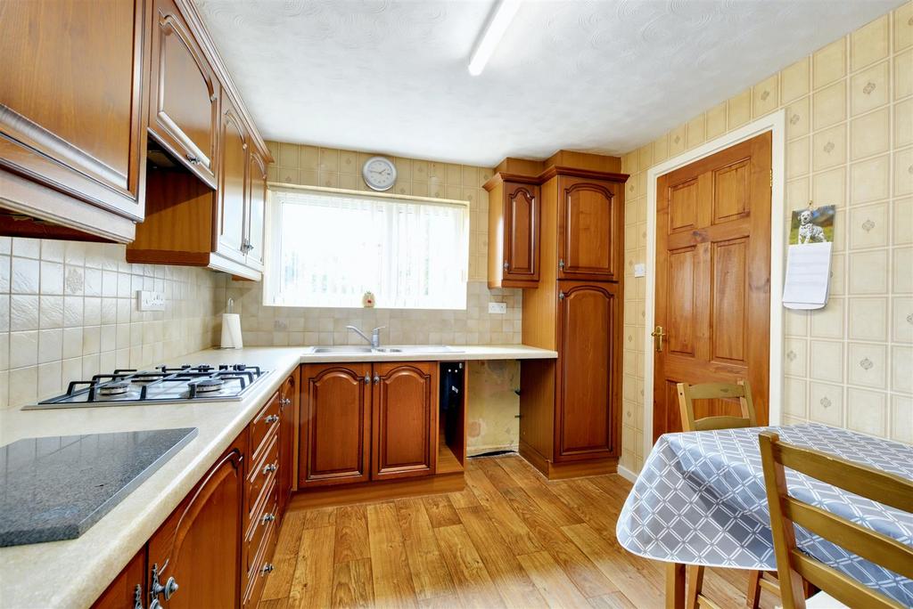 Kitchen 2.jpeg