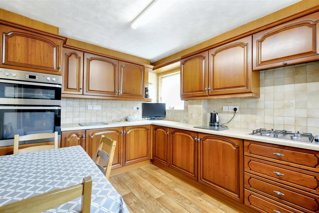 Kitchen 1.jpeg