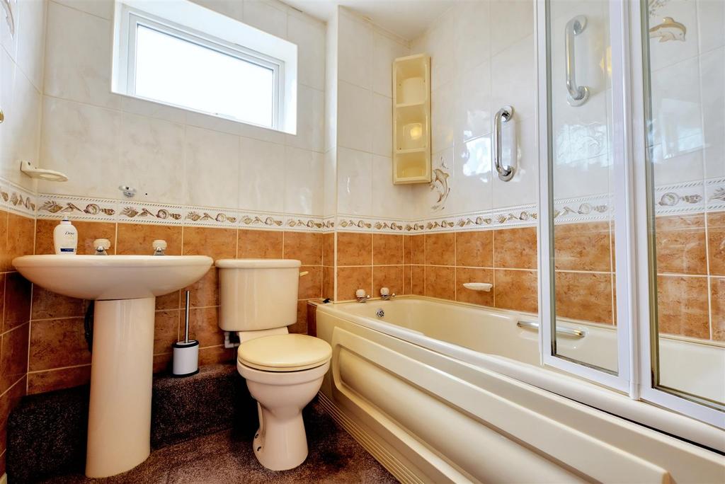 Bathroom 1.jpeg