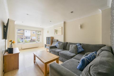 8 Dirdene Close, Epsom, KT17 4AY
