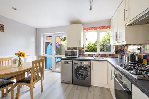 8 Dirdene Close, Epsom, KT17 4AY