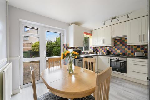 8 Dirdene Close, Epsom, KT17 4AY