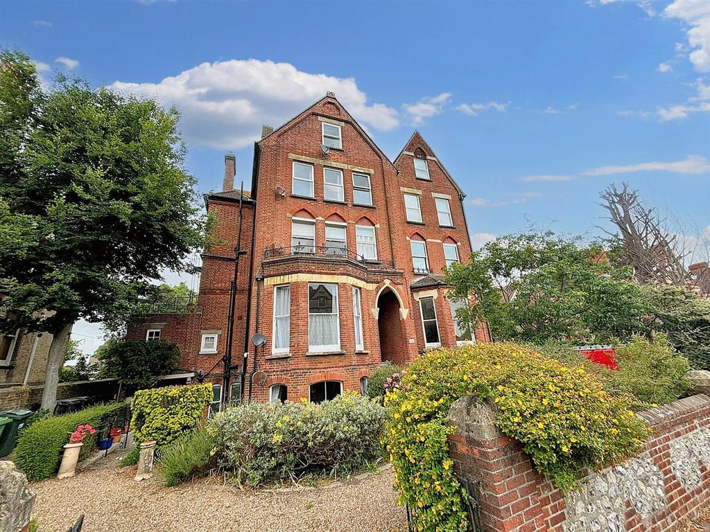 Blackwater Road, Eastbourne 2 bed flat for sale £265,000