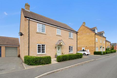 4 bedroom detached house for sale, Hillfield Road, Oundle PE8