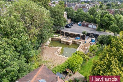 House for sale, Hoppers Road, London