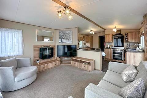 2 bedroom park home for sale, Poplars Way, Naze Marine Holiday Park, Walton-on-the-Naze, Walton-on-the-Naze