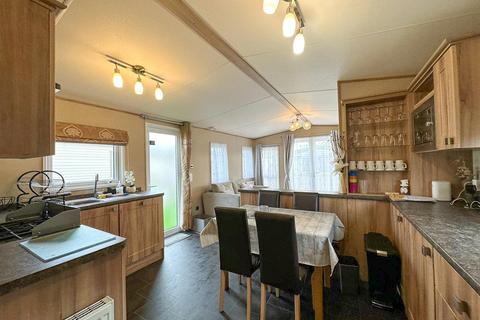 2 bedroom park home for sale, Poplars Way, Naze Marine Holiday Park, Walton-on-the-Naze, Walton-on-the-Naze