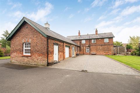 4 bedroom detached house to rent, Buttfield Road, Howden