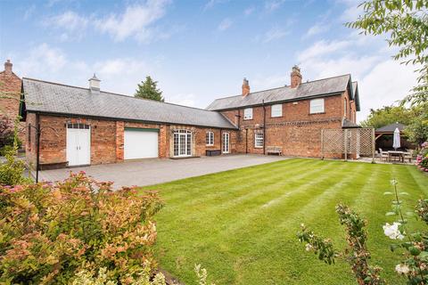 4 bedroom detached house to rent, Buttfield Road, Howden