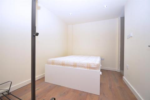 3 bedroom apartment to rent, Martello Street, London Fields, E8