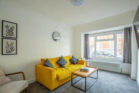5 bedroom terraced house to rent, Crouch Road, London, NW10