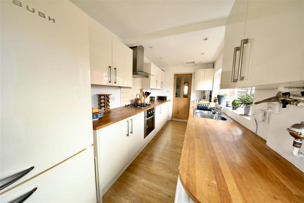 270 Westbourne   Kitchen 2.jpg