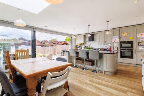 10 Buxton Road, Theydon Bois, Epping, CM16 7HD