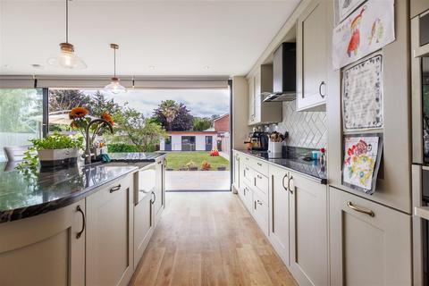 10 Buxton Road, Theydon Bois, Epping, CM16 7HD