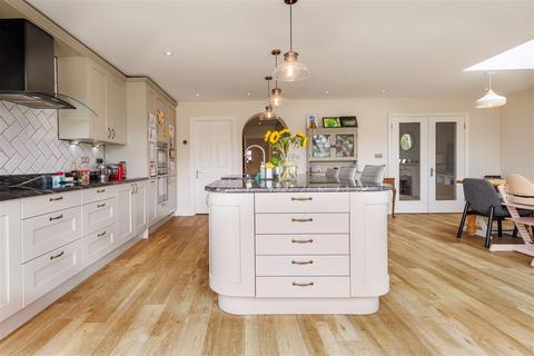 10 Buxton Road, Theydon Bois, Epping, CM16 7HD