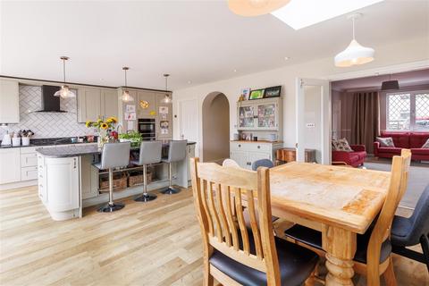 10 Buxton Road, Theydon Bois, Epping, CM16 7HD