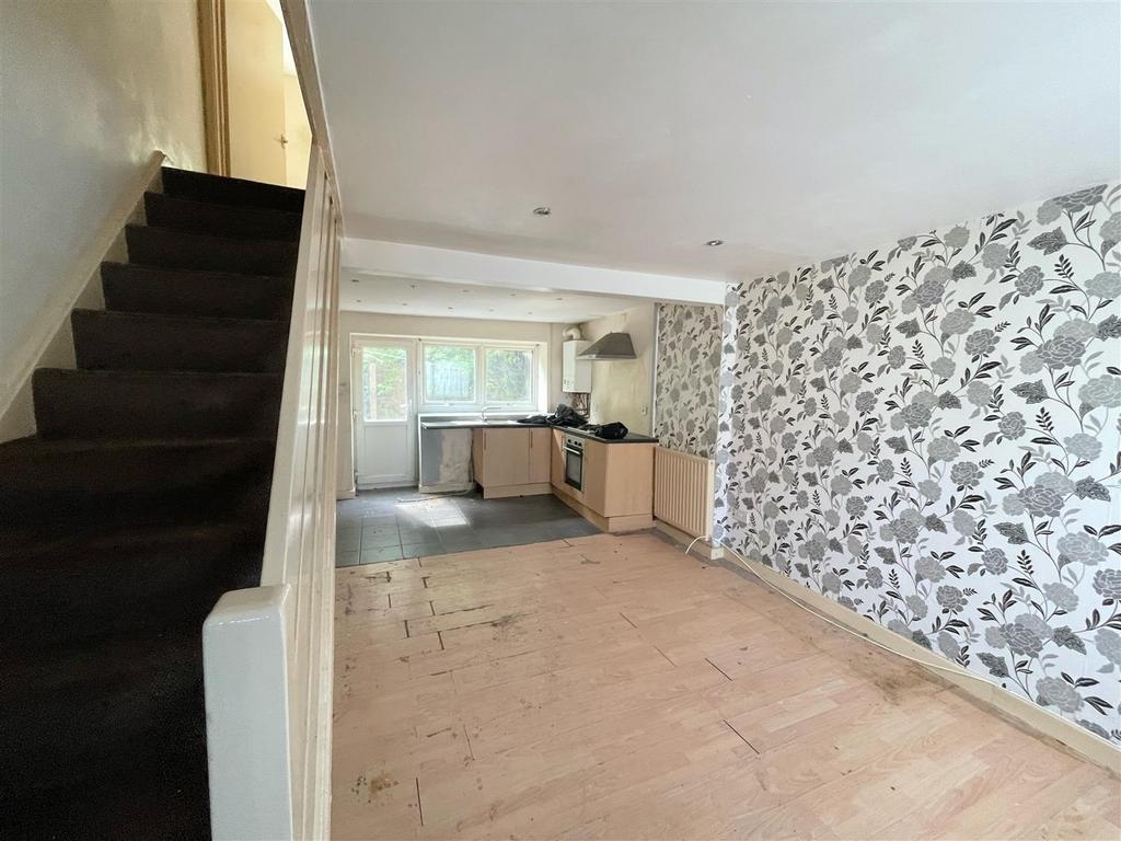 Open-plan lounge/kitchen