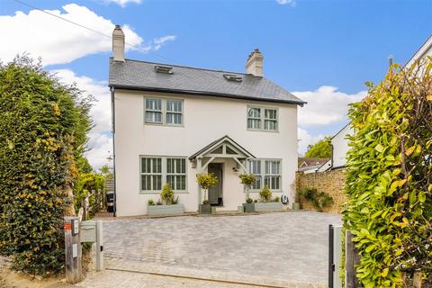 2 Chapel Road, Tadworth, KT20 5SB