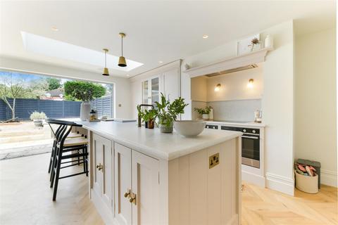 2 Chapel Road, Tadworth, KT20 5SB