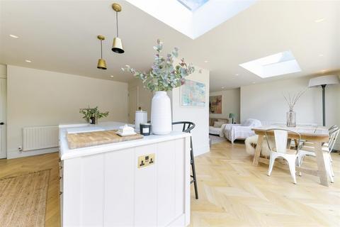 2 Chapel Road, Tadworth, KT20 5SB