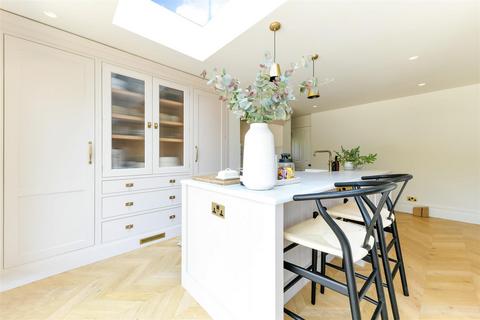 2 Chapel Road, Tadworth, KT20 5SB