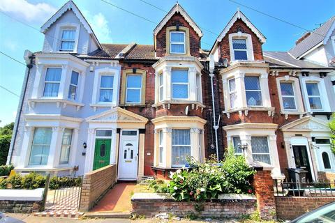 2 bedroom apartment to rent, Hatfeild Road, Margate