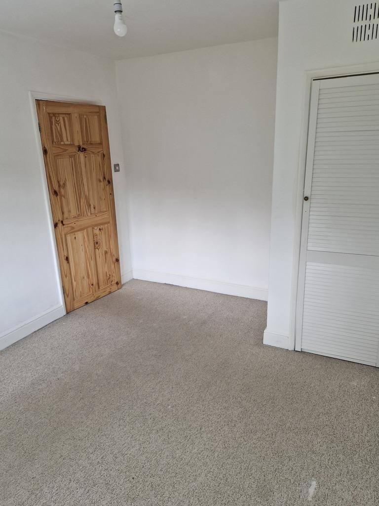 C2 EF299 F-059 C-4 C30-BCA2-097 DE1 FA7 B4 D 1 105 c.jpeg