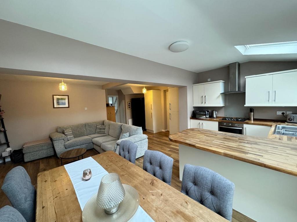 Open plan kitchen/dining/family room