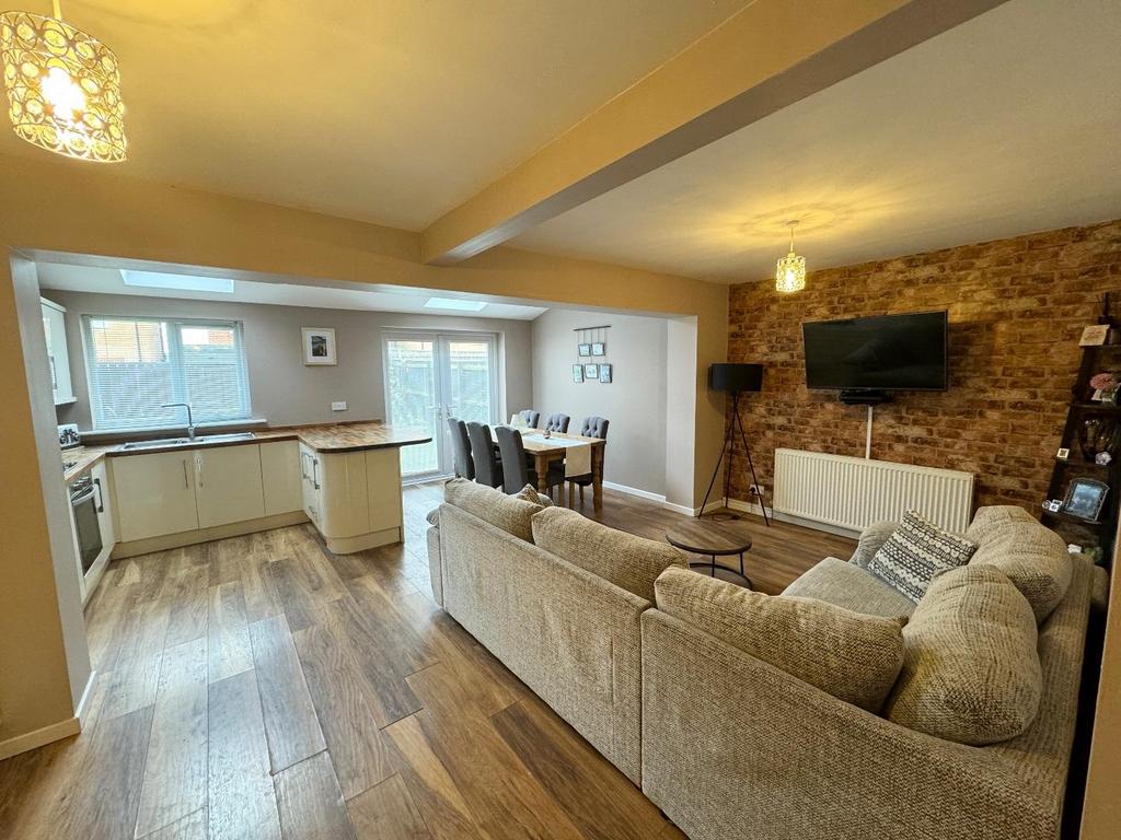 Open plan kitchen/dining/family room