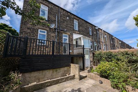 3 bedroom end of terrace house to rent, Highfield Road, Idle, Bradford