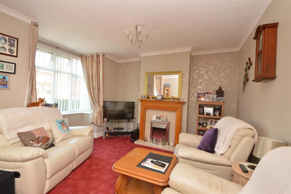 ELMFIELD, RYDE 2 bed detached bungalow for sale £320,000
