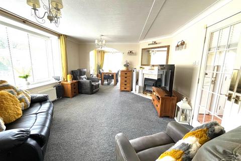 2 bedroom property for sale, Rugeley Road, Armitage, Rugeley