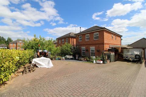 4 bedroom house for sale, Cavalry Fields, Weedon, Northampton