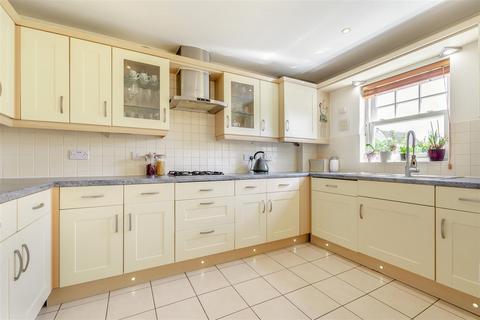 4 bedroom townhouse for sale, Saffron Close, Maidstone