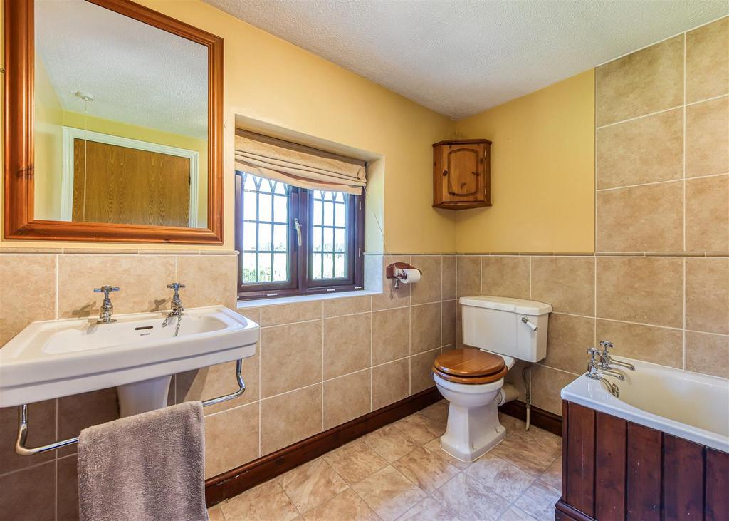 Sweet Turf Cottage Bathroom A.jpg