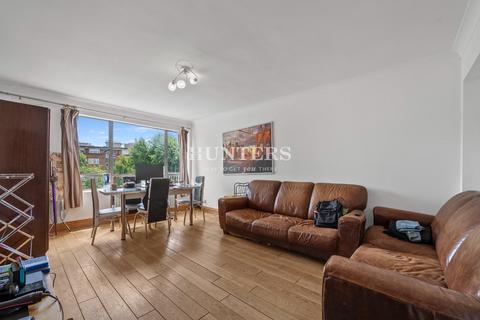 3 bedroom flat to rent, Fairfax Road, London, NW6 4EF