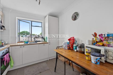 3 bedroom flat to rent, Fairfax Road, London, NW6 4EF