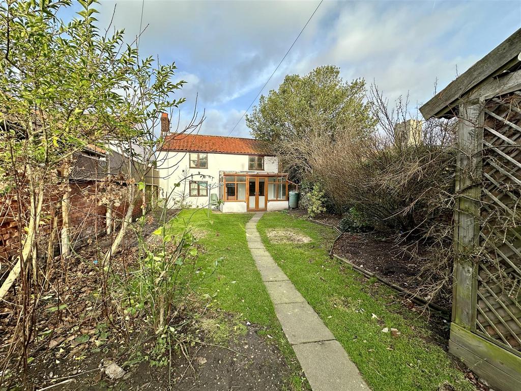 Front and garden.JPEG