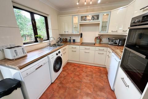 4 bedroom detached house for sale, Larksmead Way, Newton Abbot TQ12