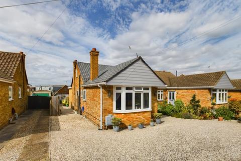 3 bedroom semi-detached bungalow for sale, Thames Crescent, Corringham, SS17