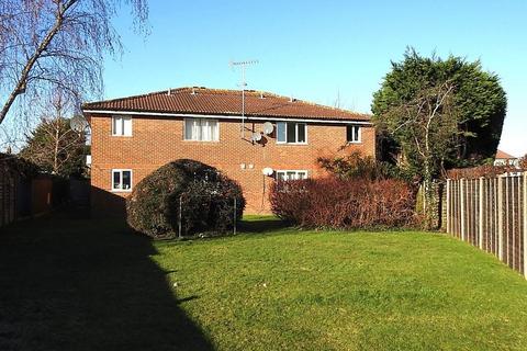 1 bedroom flat for sale, Ranyard Close, Chessington, Surrey, KT9 1HR