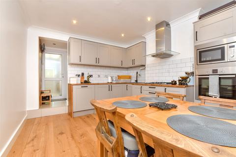 201 Godstone Road, Kenley, CR8 5BN