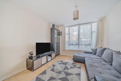 1 bedroom apartment for sale, Felixstowe Court, London