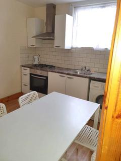 Studio to rent, Belmont Park Road, London E10